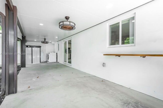 Building Photo - 9841 Dominican Dr