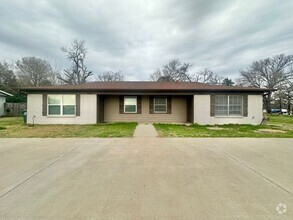 Building Photo - Tour Today! Newly Updated 2 Bedroom 1 Bath...