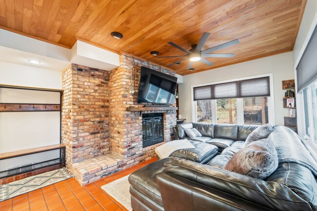 Building Photo - 6601 Lincoln Ave