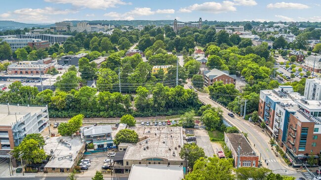 Building Photo - 329 N West Ave