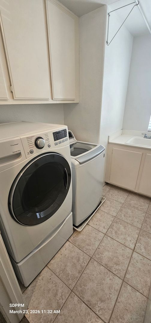 Building Photo - CARMEL VALLEY / SAN DIEGO - Torrey Hills Nice 4 Bedroom / 2.5 Bath House.  AVAILABLE NOW!