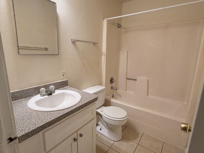 Building Photo - Bright & Inviting 2-Bedroom Duplex in a Highly Desirable Central Location