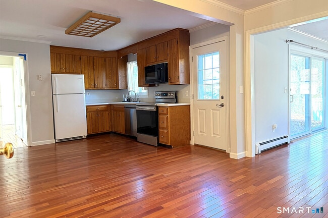 Building Photo - 658 Winnepoge Dr