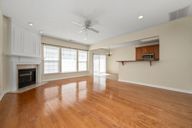 Building Photo - Creekside at Brentwood!