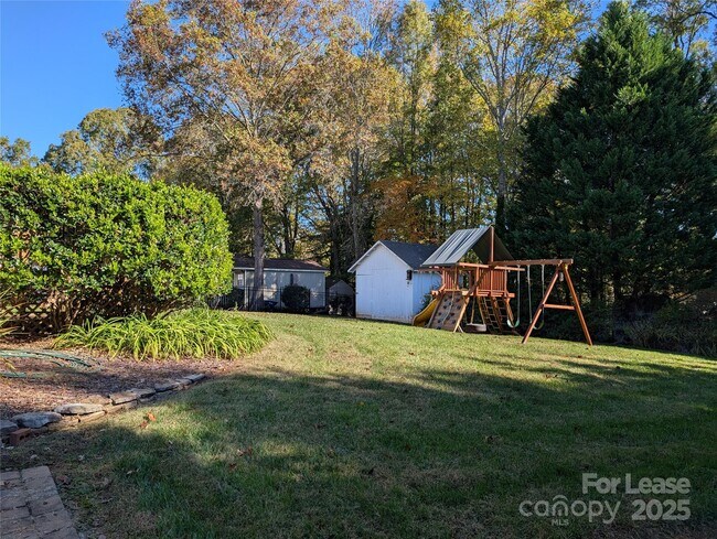 Building Photo - 160 Stone Ridge Ln