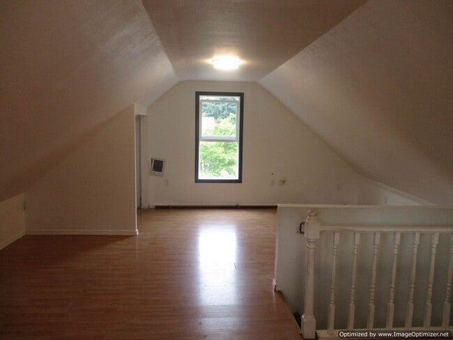 Building Photo - North Tacoma Home with Old World Charm