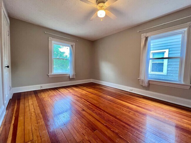 Building Photo - 2869 Markbreit Ave