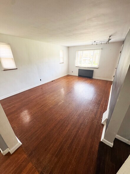 Building Photo - 4216 Applegate Ave