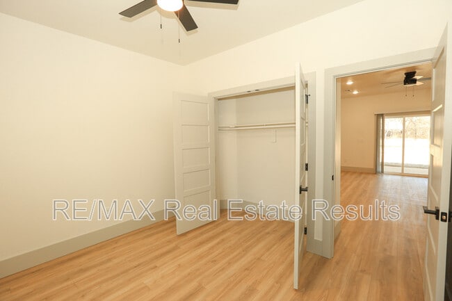 Building Photo - 655 N Genevieve Ave