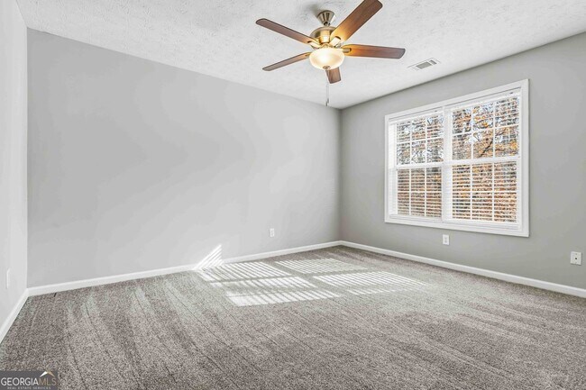 Building Photo - 825 Somerset Vale Dr