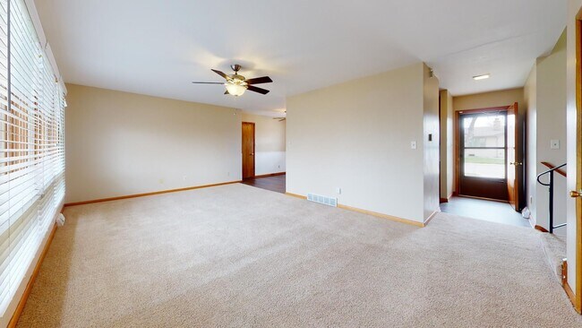 Building Photo - 4 Bedroom, 2 Bathroom Split Level Home