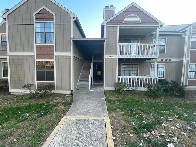 Building Photo - Room in Condo on Chimney Ridge Pl