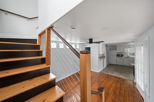 Building Photo - 303 Welch St