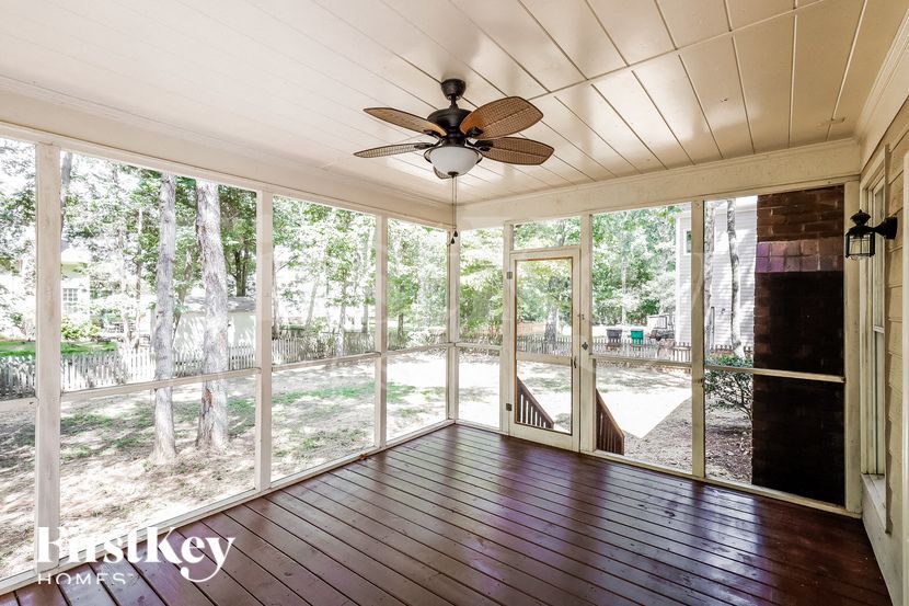 Building Photo - 12439 Sylvan Oak Way