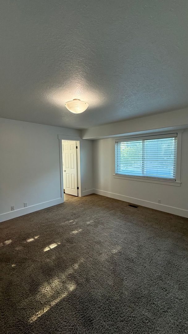 Building Photo - Large Single Family Lehi Home available now!
