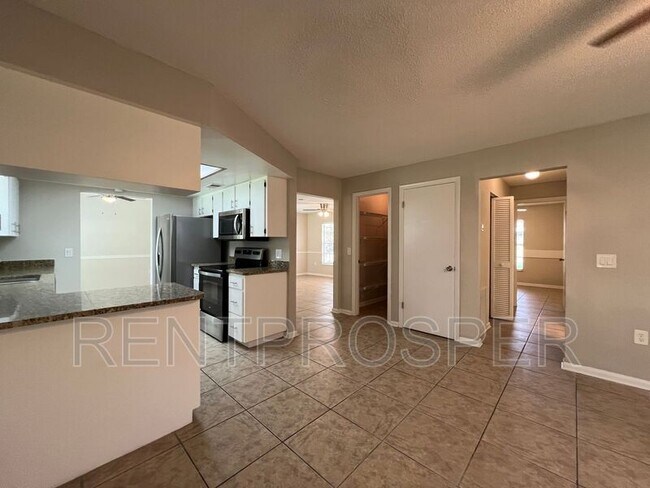 Building Photo - 360 Vincent Dr