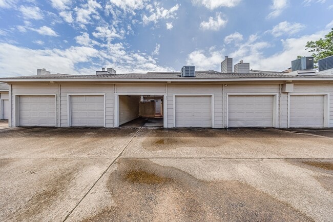 Building Photo - 727 Bunker Hill Rd