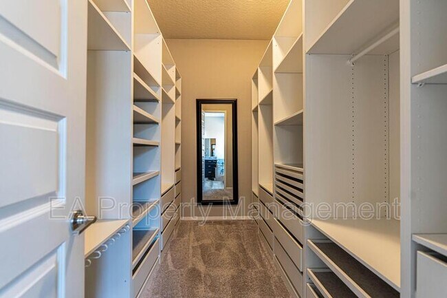 Building Photo - 827 Mesa Roja Trail NE