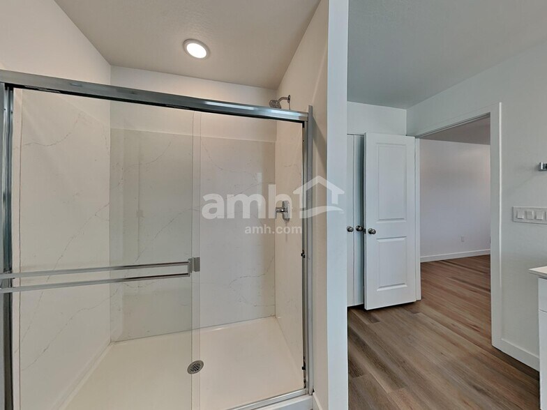 Building Photo - 9729 W Luxton Ln