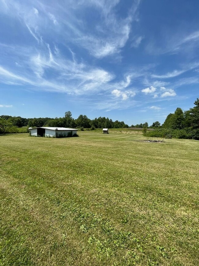 Building Photo - Charming Rural Retreat in Richwood- Fiber Internet Included!