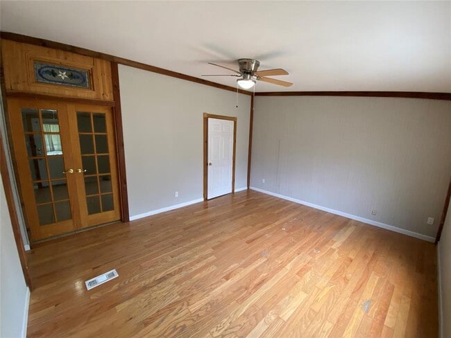 Building Photo - 185 S Valley Dr