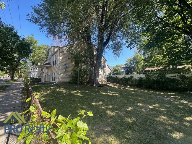 Building Photo - 480 Forest St N #1
