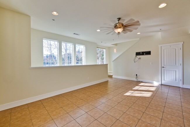 Building Photo - 3-Bed, 3-Bath Home in Sunnyvale near Seven...