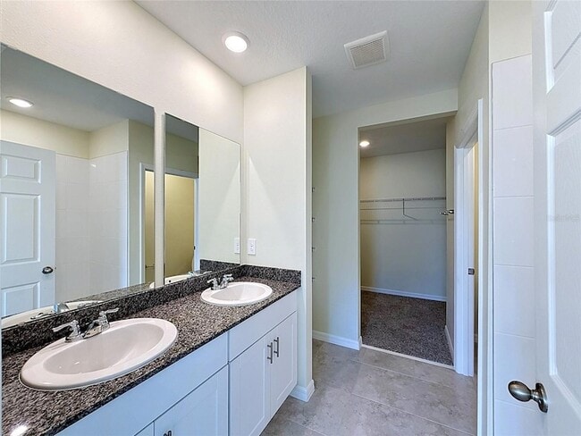 Building Photo - 520 Kennedy Dr