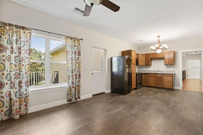 Building Photo - 5554 Palm Lake Cir
