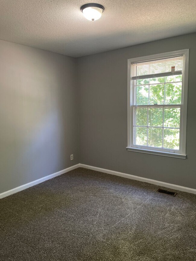 Building Photo - 529 Aspen Dr