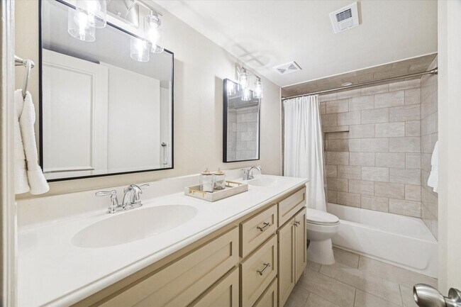 Building Photo - 14703 Barryknoll Ln