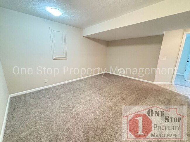 Building Photo - Brand NEW gorgeous 4 bedroom, 3 bath home ...