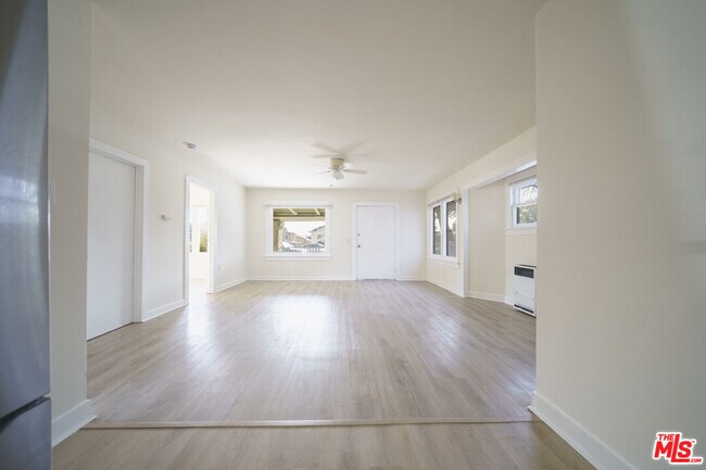 Building Photo - 229 E 85th St