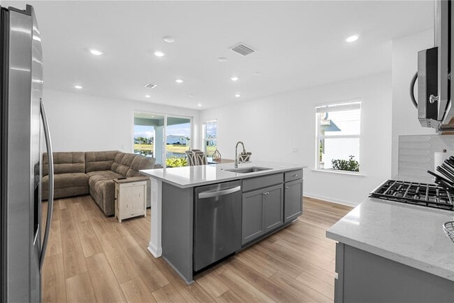 Building Photo - 44148 Kelly Dr