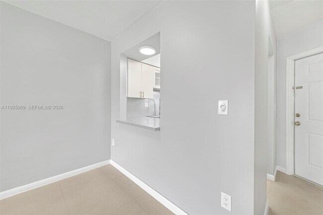 Building Photo - 1715 NE Miami Gardens Dr