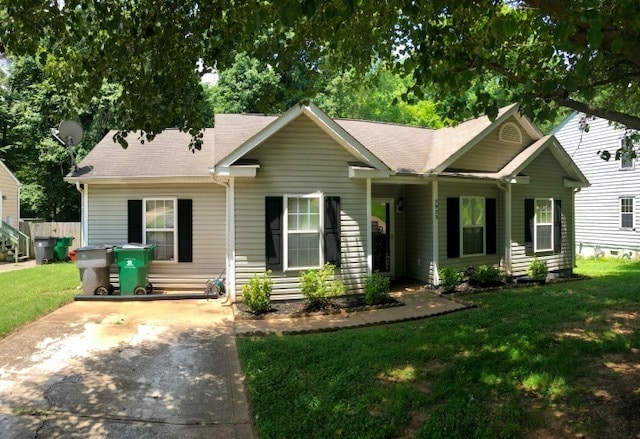 Building Photo - Updated 3 bed 2 bath near National Whitewater Center and CLT airport!