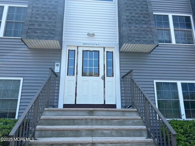 Building Photo - 98 Beachway Ave