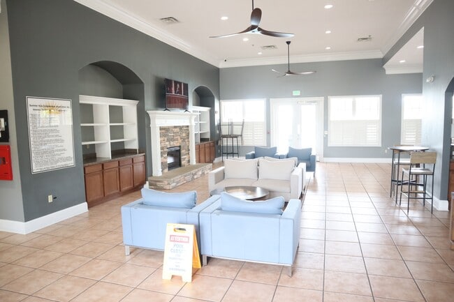 Building Photo - 8226 Green Parrot Rd