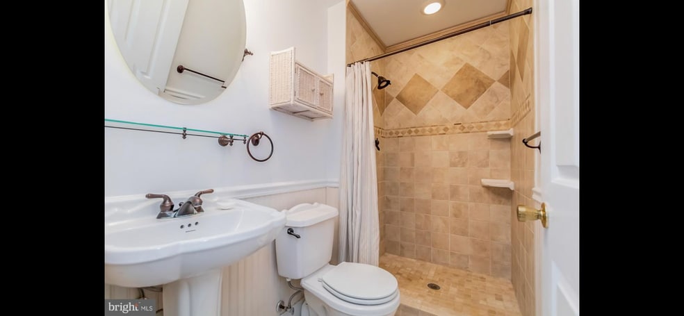 Building Photo - 10 Donagh Ct