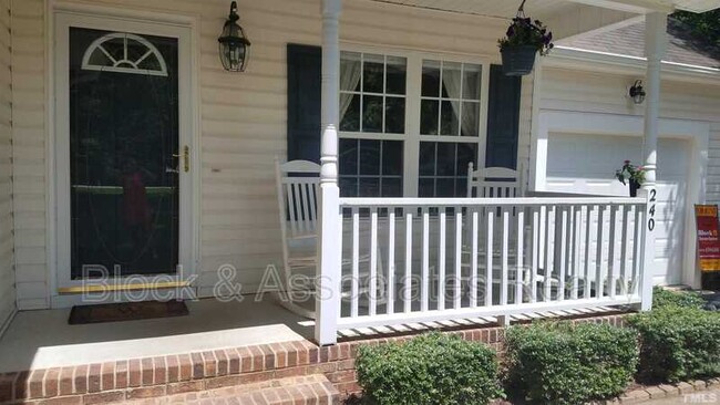 Building Photo - 240 Beaver Ridge Dr