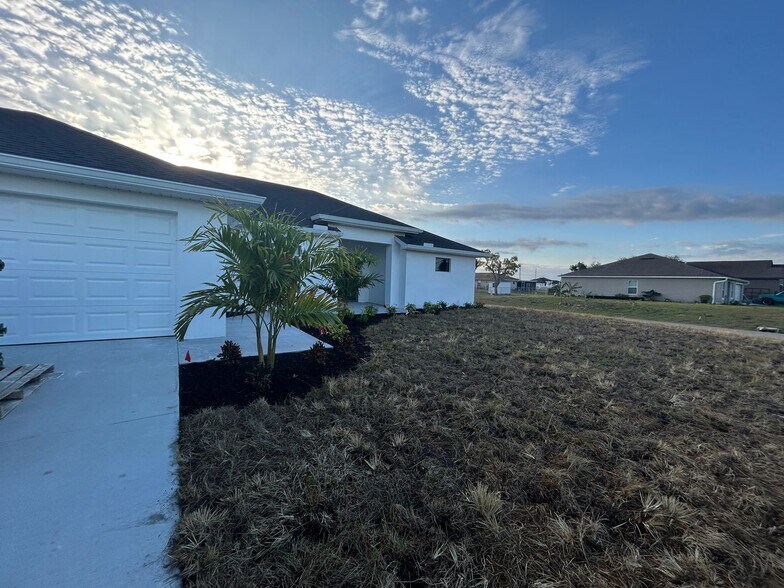 Building Photo - 2601 NE Juanita Pl