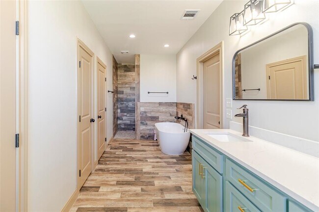 Building Photo - 303 Bob's Trail