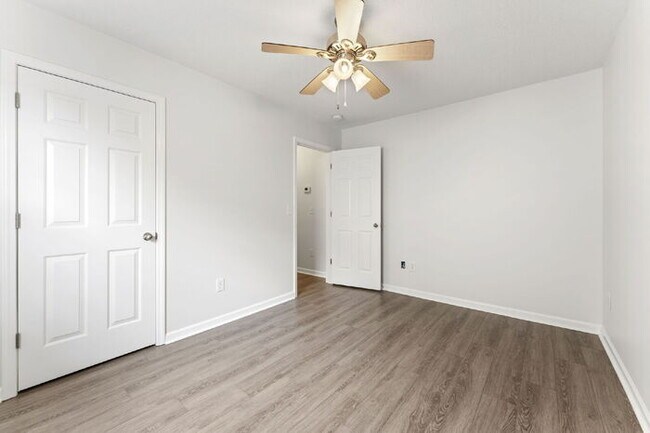 Building Photo - Charming 3-Bedroom Retreat with Cozy Fireplace in Simpsonville