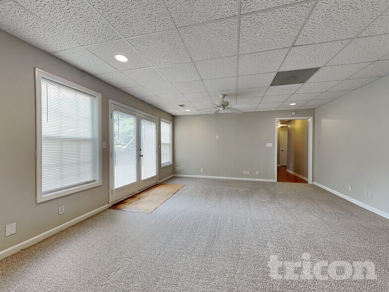 Building Photo - 1685 Nottingham Way