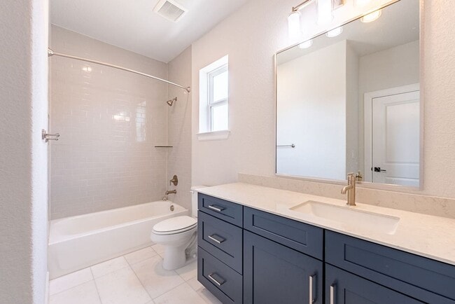 Building Photo - Amazing 3 bedroom, 2 bathroom home in East Austin!