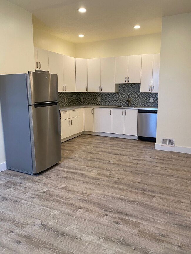 Building Photo - Spacious 1BR apartment