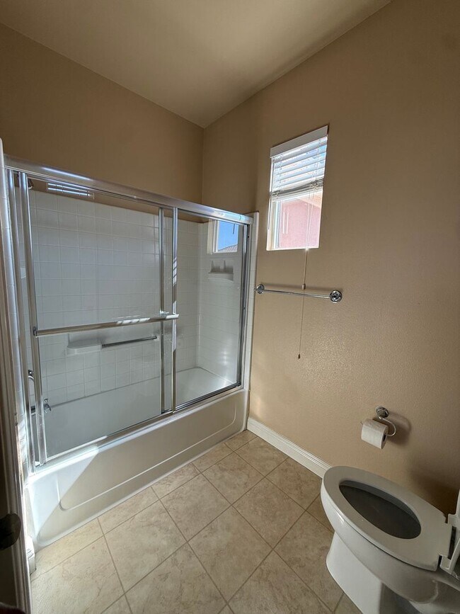 Building Photo - 2 Bed | 2 Bath | 1300 SF | Private 2 Garage | Private One Car Garage | Owner pays WS&G