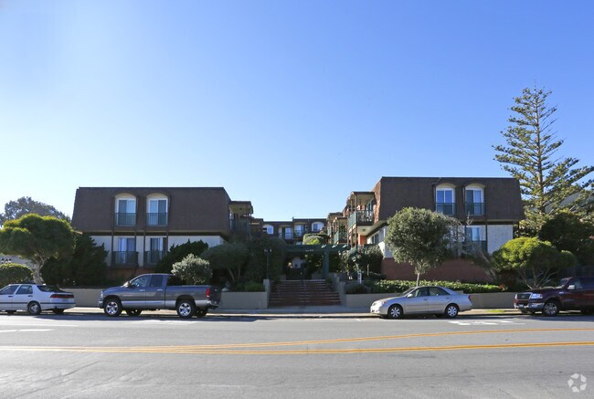 Building Photo - The Chateau Apartments