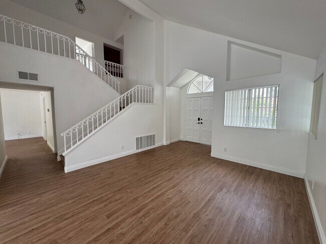 Building Photo - 1423 Portofino Dr