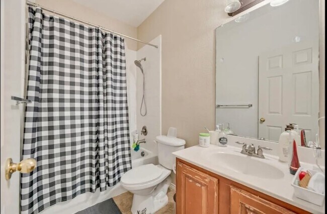 Building Photo - 15704 Ringdove Ct